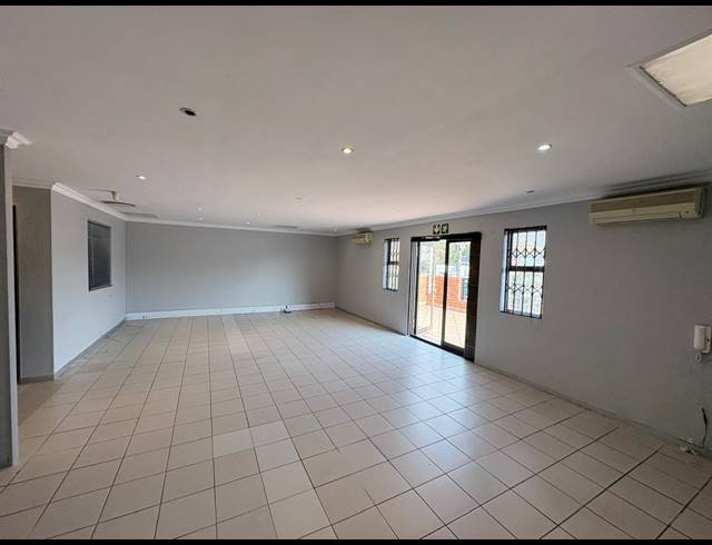 110M² OFFICE TO LET IN FOURWAYS